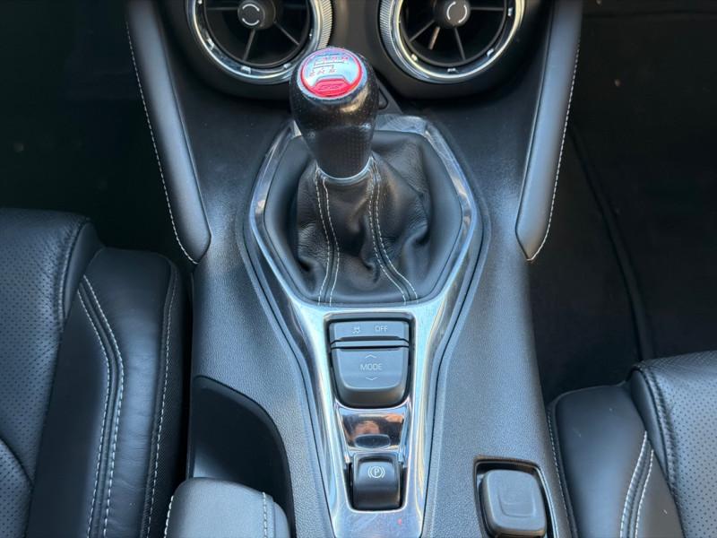 Chevrolet Camaro 2019 - Image 20