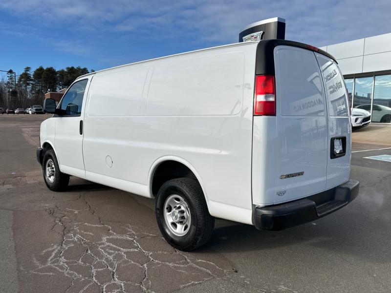 Chevrolet Express Cargo Van 2023 - Image 3