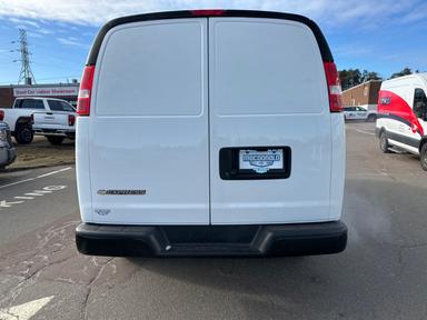 Chevrolet Express Cargo Van 2023 - Thumbnail 4