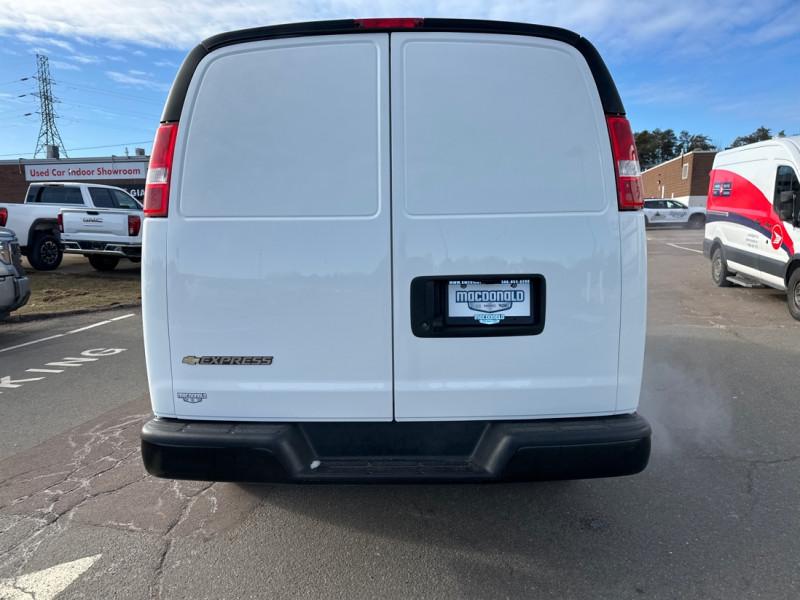 Chevrolet Express Cargo Van 2023 - Image 4
