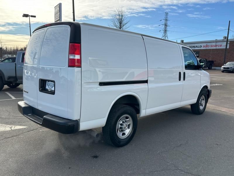 Chevrolet Express Cargo Van 2023 - Image 5