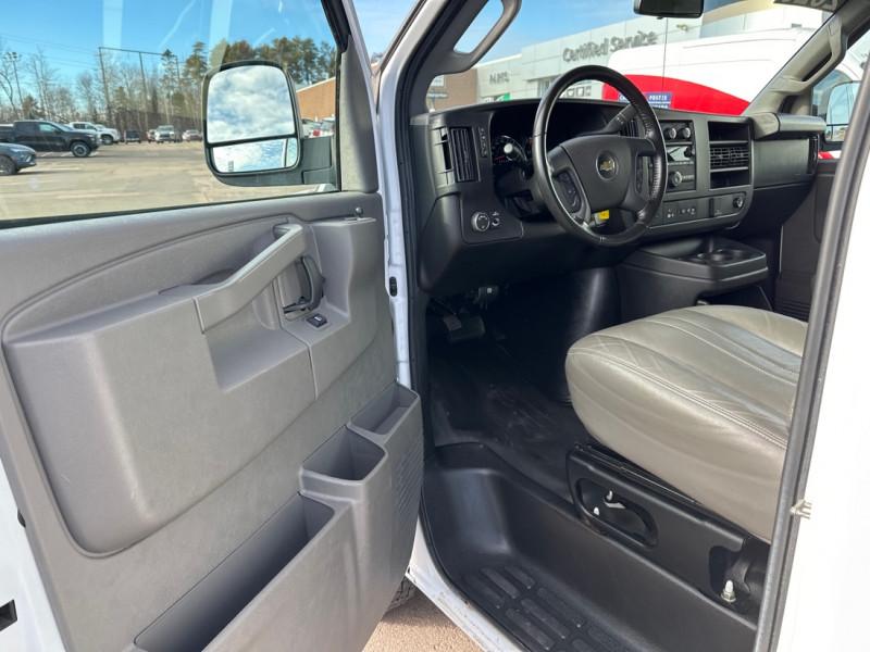 Chevrolet Express Cargo Van 2023 - Image 9