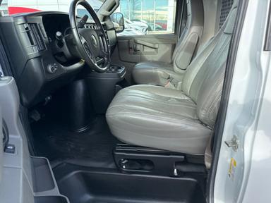 Chevrolet Express Cargo Van 2023 - Thumbnail 10