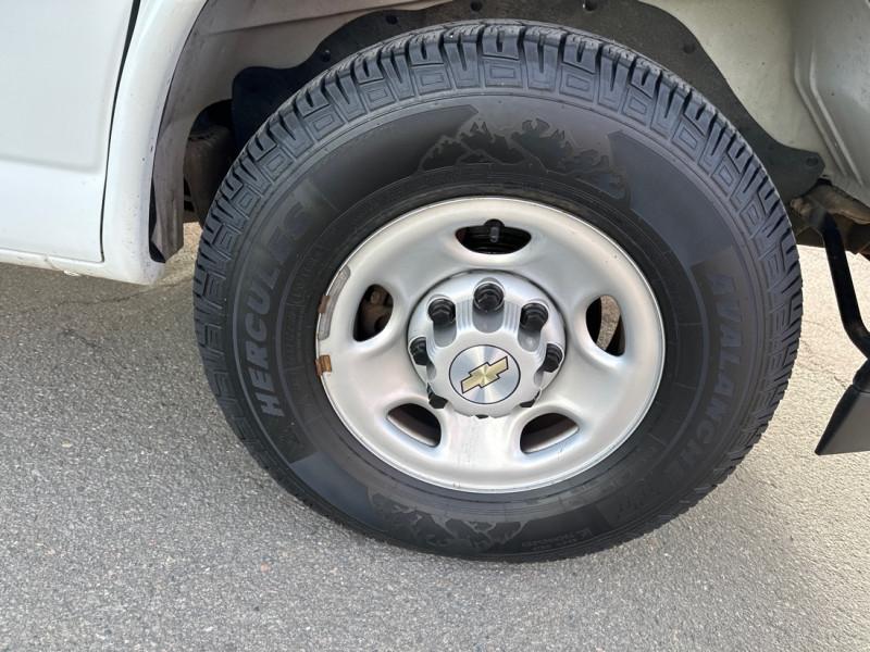 Chevrolet Express Cargo Van 2023 - Image 17