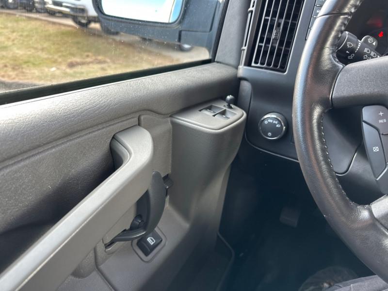 Chevrolet Express Cargo Van 2023 - Image 12