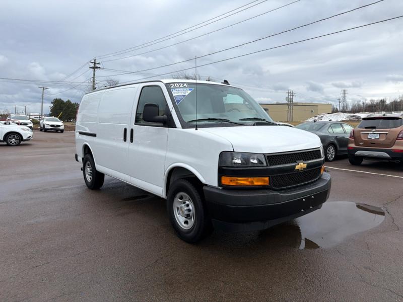 Chevrolet Express Cargo Van 2024 - Image 3