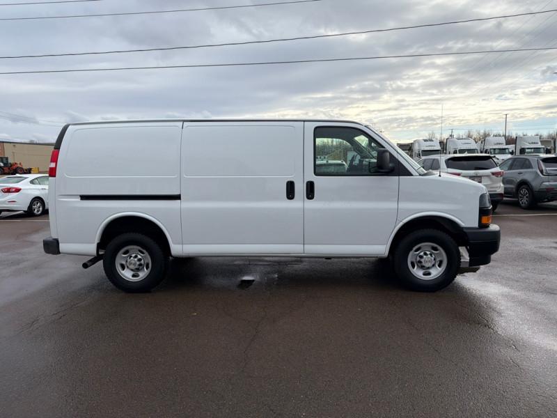 Chevrolet Express Cargo Van 2024 - Image 4