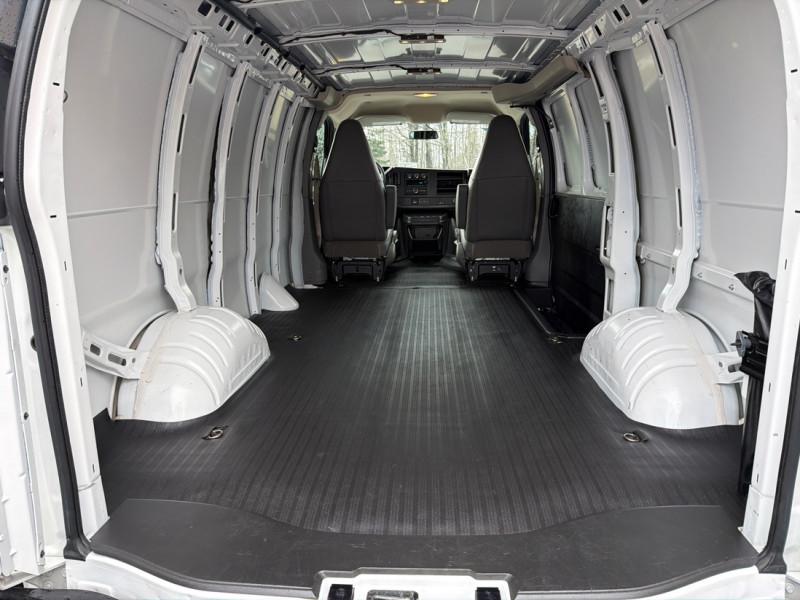 Chevrolet Express Cargo Van 2024 - Image 11