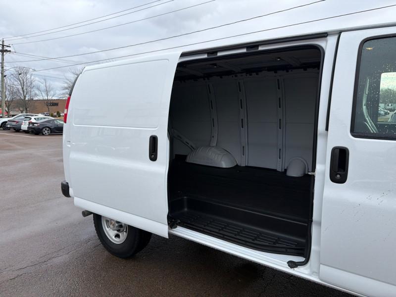 Chevrolet Express Cargo Van 2024 - Image 12