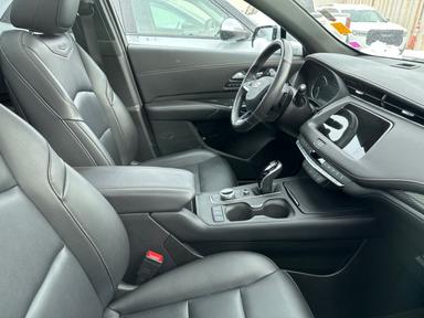 Cadillac XT4 2023 - Thumbnail 3