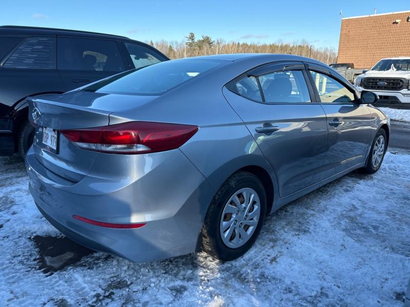 Hyundai Elantra 2017 - Image 4